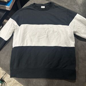 Nike Men's Black and White Sweater